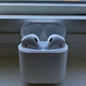 Apple Original AirPods ready to pair WORKS GREAT